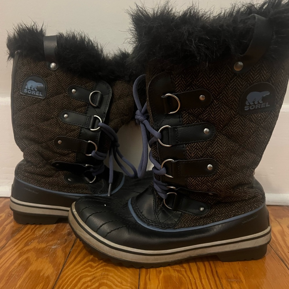 Women’s Sorel Tofino Brown Herringbone Boots, Size 8.5